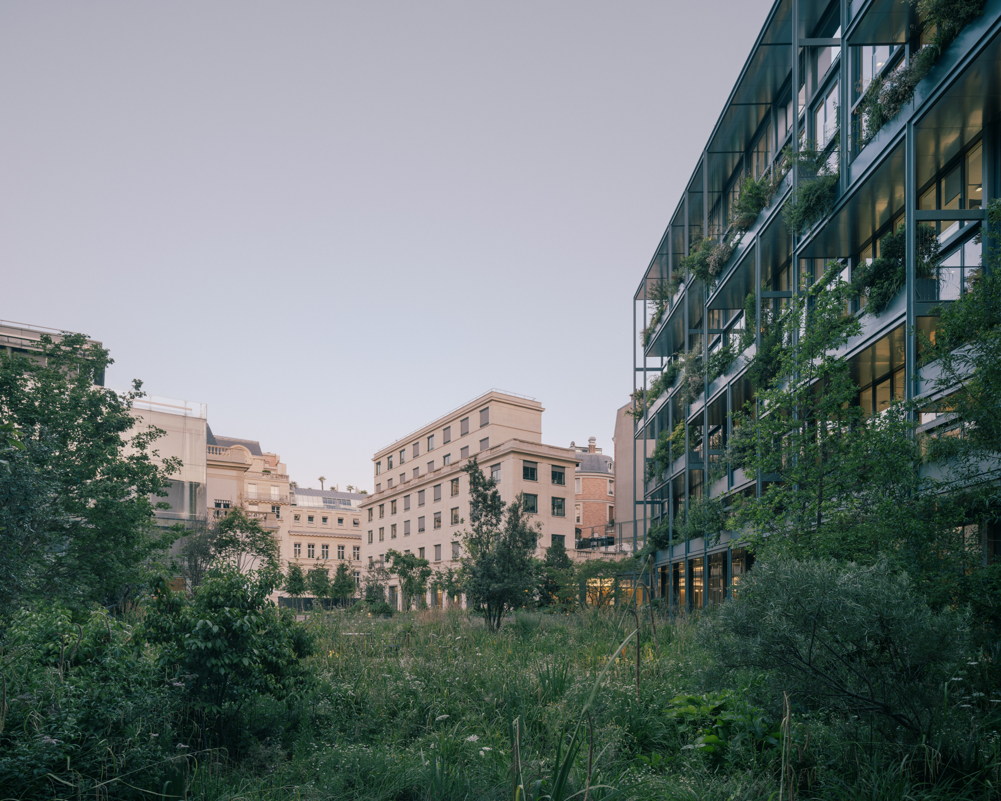 Siège AXA – Réhabilitation durable, avenue Matignon, Paris by PCA Stream © Charly Broyez